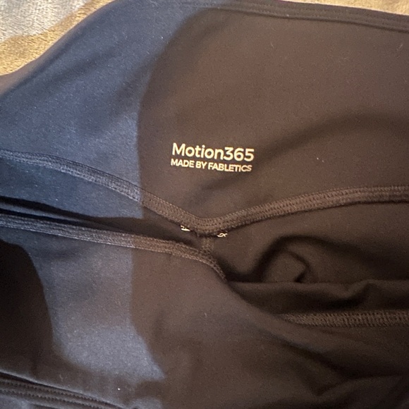 Fabletics Motion 365 - Picture 4 of 5